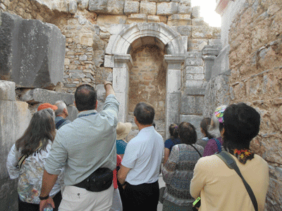 Mert explains Ephesus