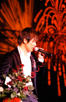 Alec Su singing in Reno