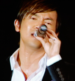 Alec Su singing